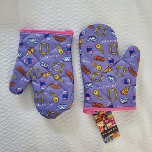 FRIENDS Double Mitt Fans Collectable NWT